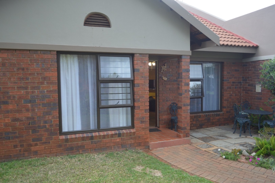 3 Bedroom Property for Sale in Flamwood North West